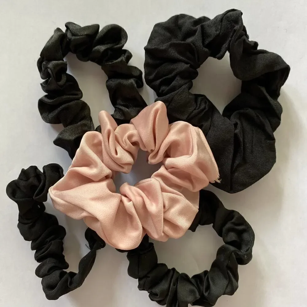 𝅺Set of 5 Scrunchies